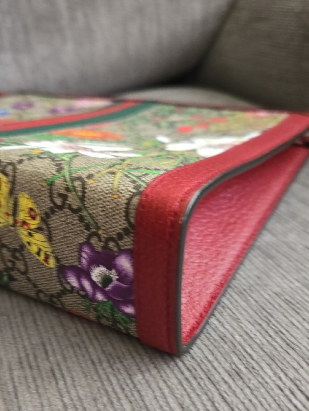 Gucci Floral GG Supreme Pouch with Red Trim and Multi-Colored Blooms - Picture 5 of 8